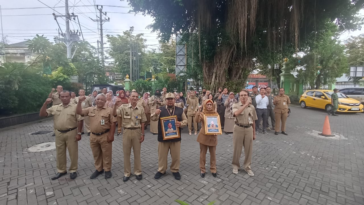 Mantri Pamong Praja Jetis dan Lurah Cokrodiningratan Raih Penghargaan The Best 10 Employee of The Year 2024